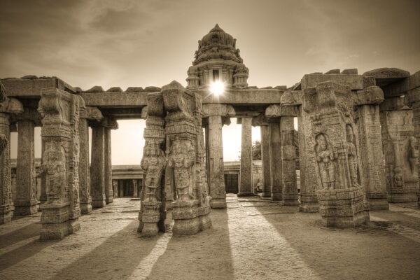 A Temple That Defies Logic: The Mystery of South India’s Hanging Pillar Temple