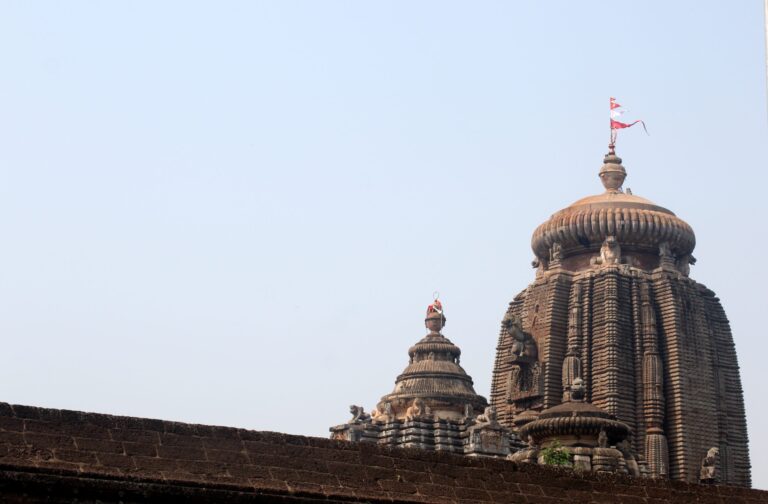Explore the Majestic Lingaraj Temple: A Spiritual Marvel in Bhubaneswar